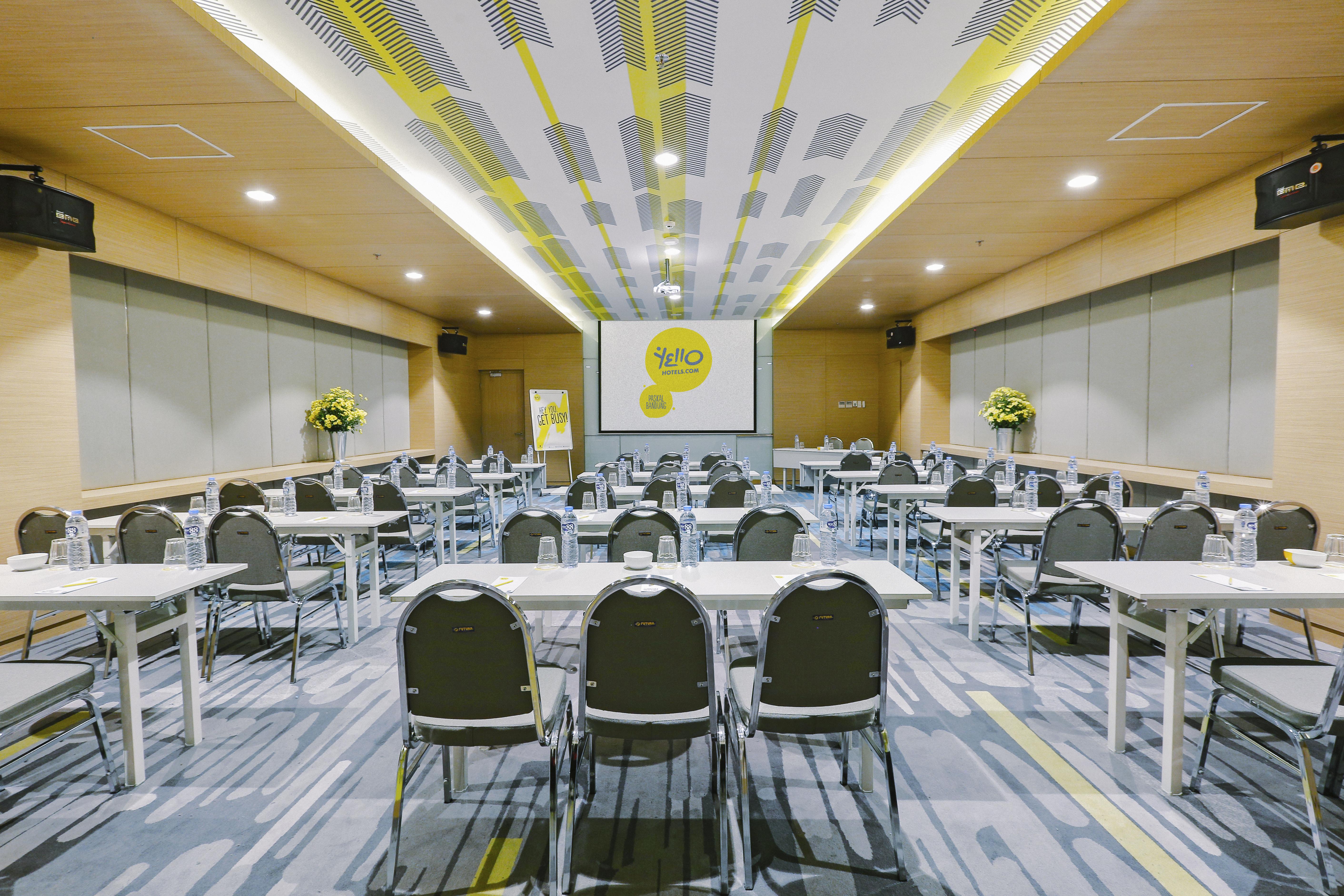 Yello Hotel Paskal Bandung Exterior photo