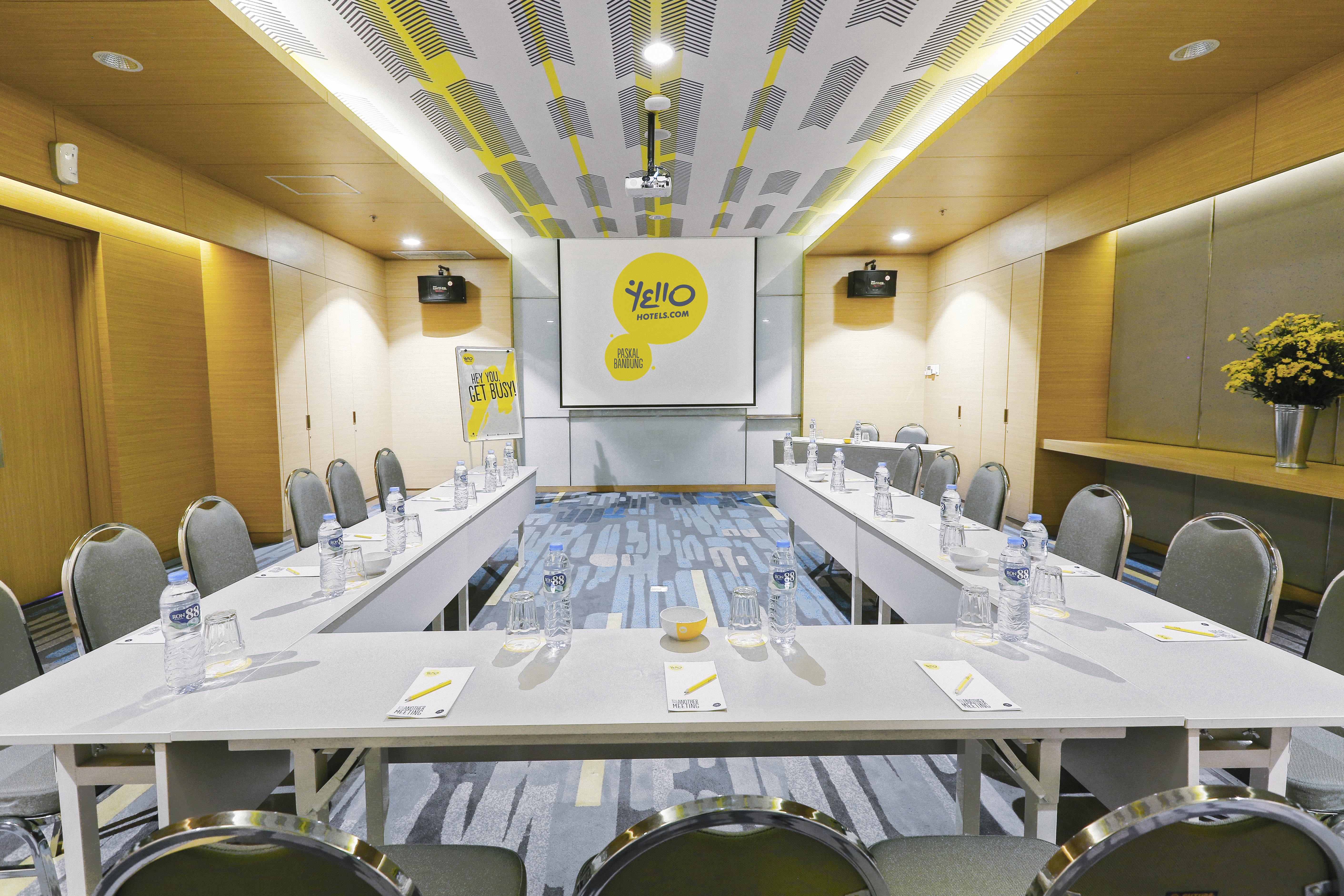 Yello Hotel Paskal Bandung Exterior photo