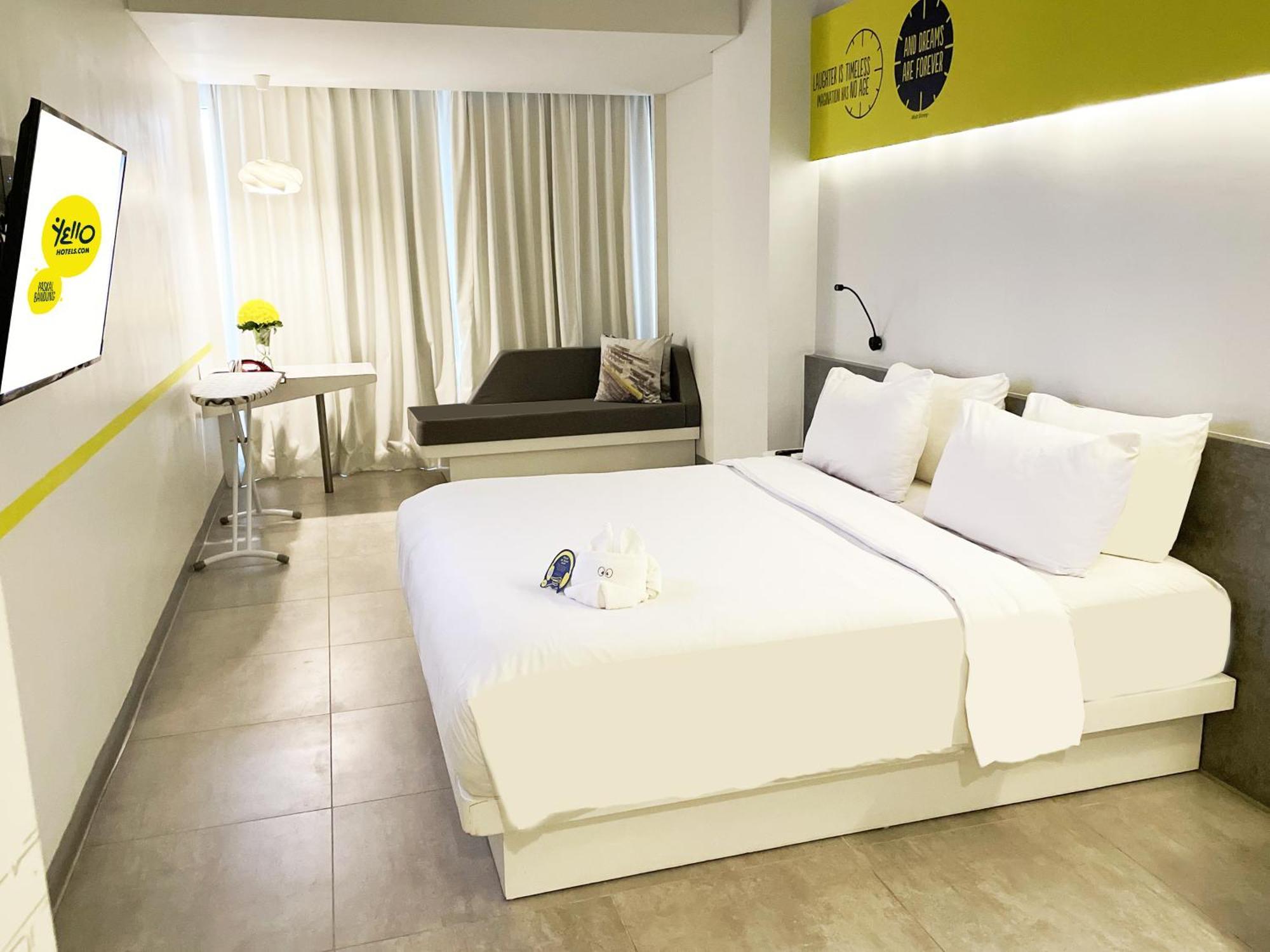 Yello Hotel Paskal Bandung Exterior photo