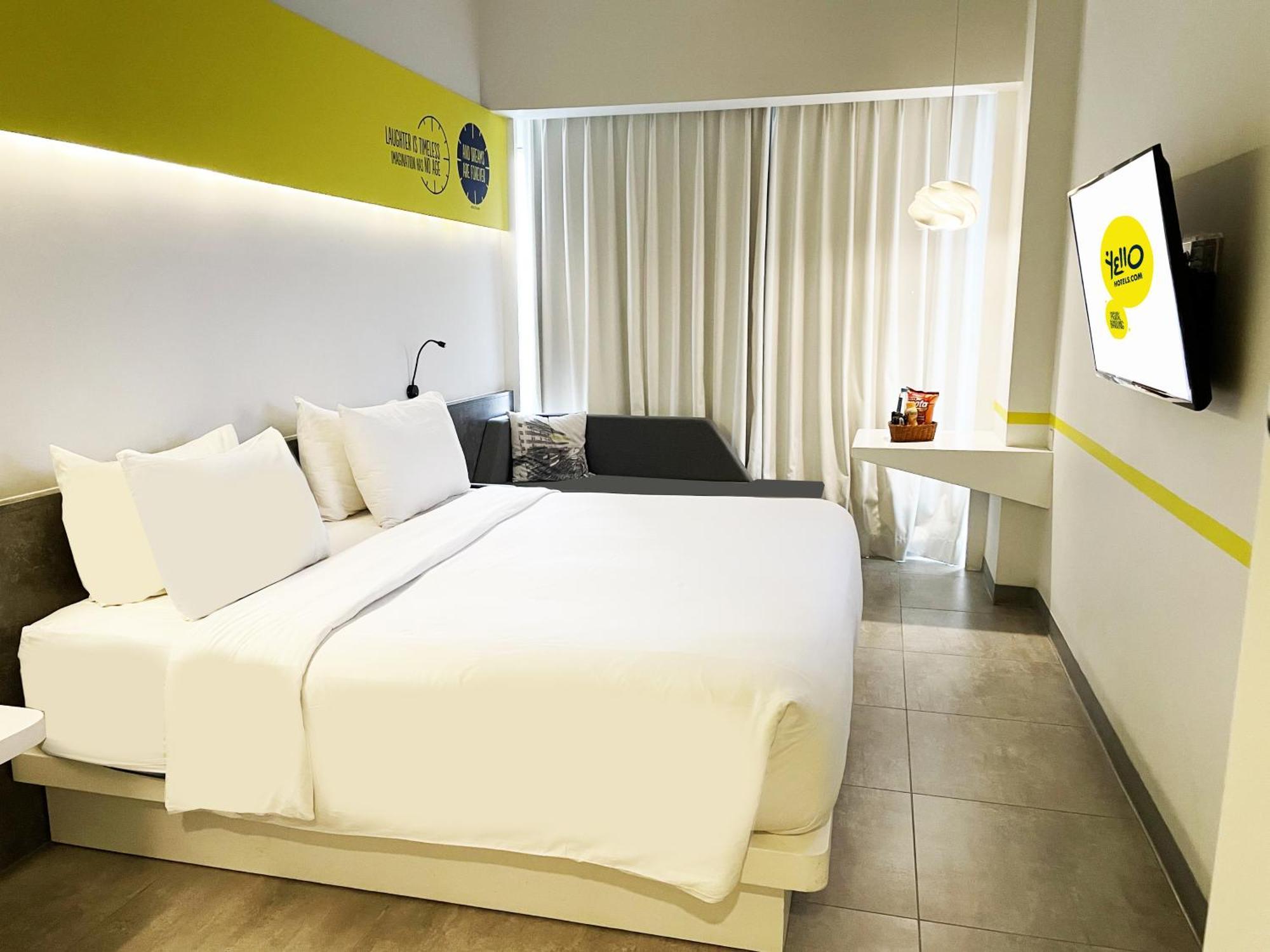 Yello Hotel Paskal Bandung Exterior photo