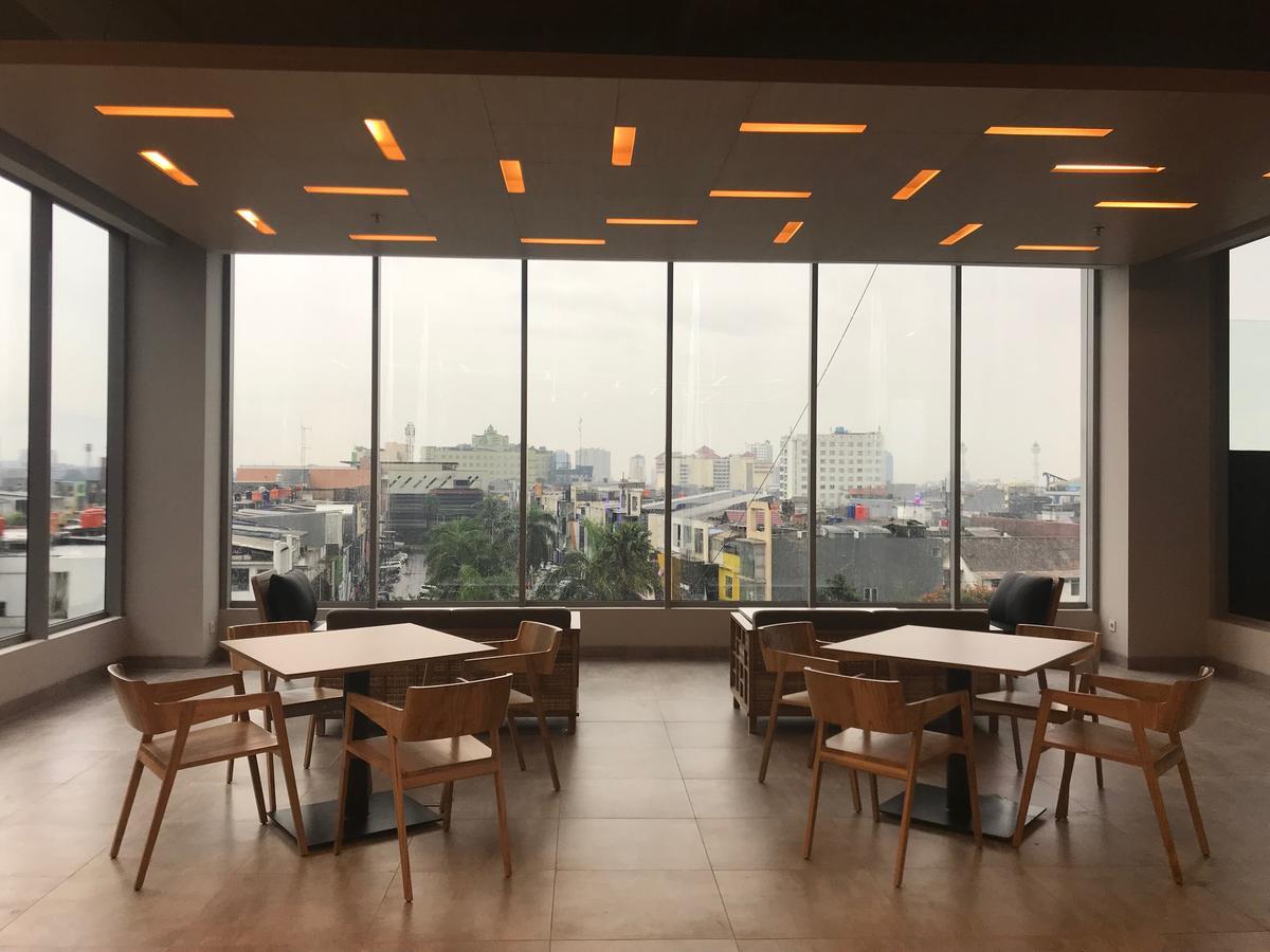 Yello Hotel Paskal Bandung Exterior photo